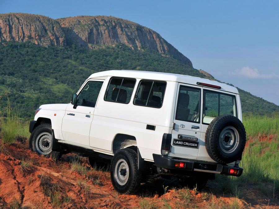  Toyota Land Cruiser 70 Wagon 2010 года  (ZA) (фото 12 из 21)